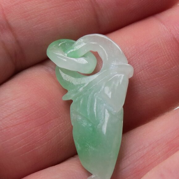 Jade Hand carved Pendent - Picture 1 of 4